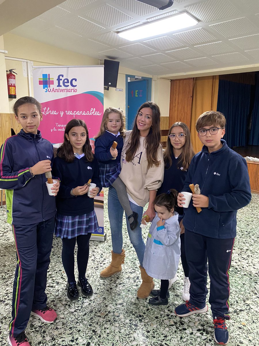 🇪🇺☕️Hoy, el profesorado Erasmus junto con alumnado y profesorado del centro, ha degustado un desayuno típico de España, ¡churros! Además, han realizado presentaciones de sus respectivos colegios. 👏🏽🇵🇱🇪🇸🇭🇺 #ErasmusPlus #JobShadowing #DesayunoEspañol <a href="/colegiosfec/">FEC (Fundación Educación Católica)</a> <a href="/sepiegob/">SEPIE</a>