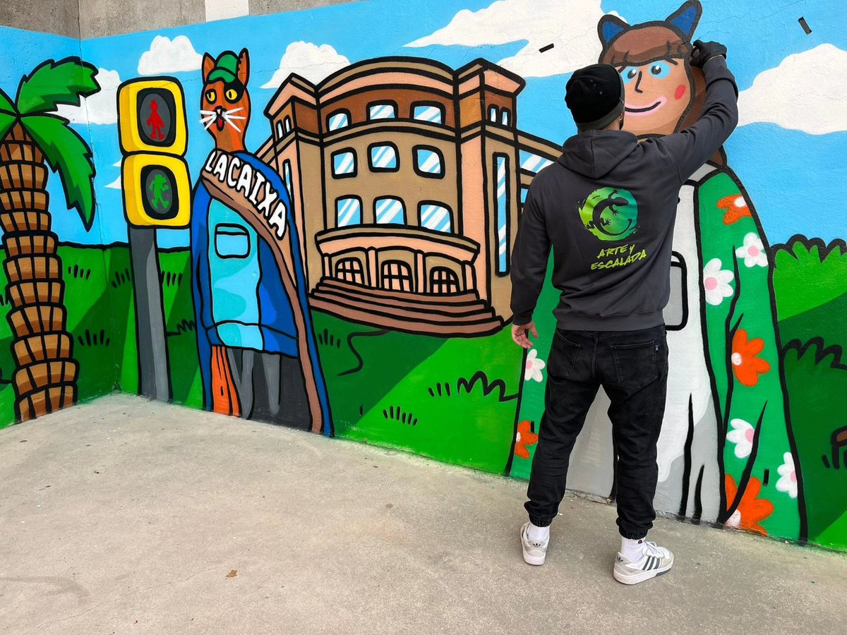 GeckoWalls's tweet photo. Art i Escalada el que hem crear a @EscolaCaixa de Barcelona amb un mural personalitzat amb elements singulars del seu districte de Sant Martí...us agrada?
A nosaltres ens encanta!!😊🎨🧗‍♂️🏫🦎 https://t.co/KFA0WHLBzH