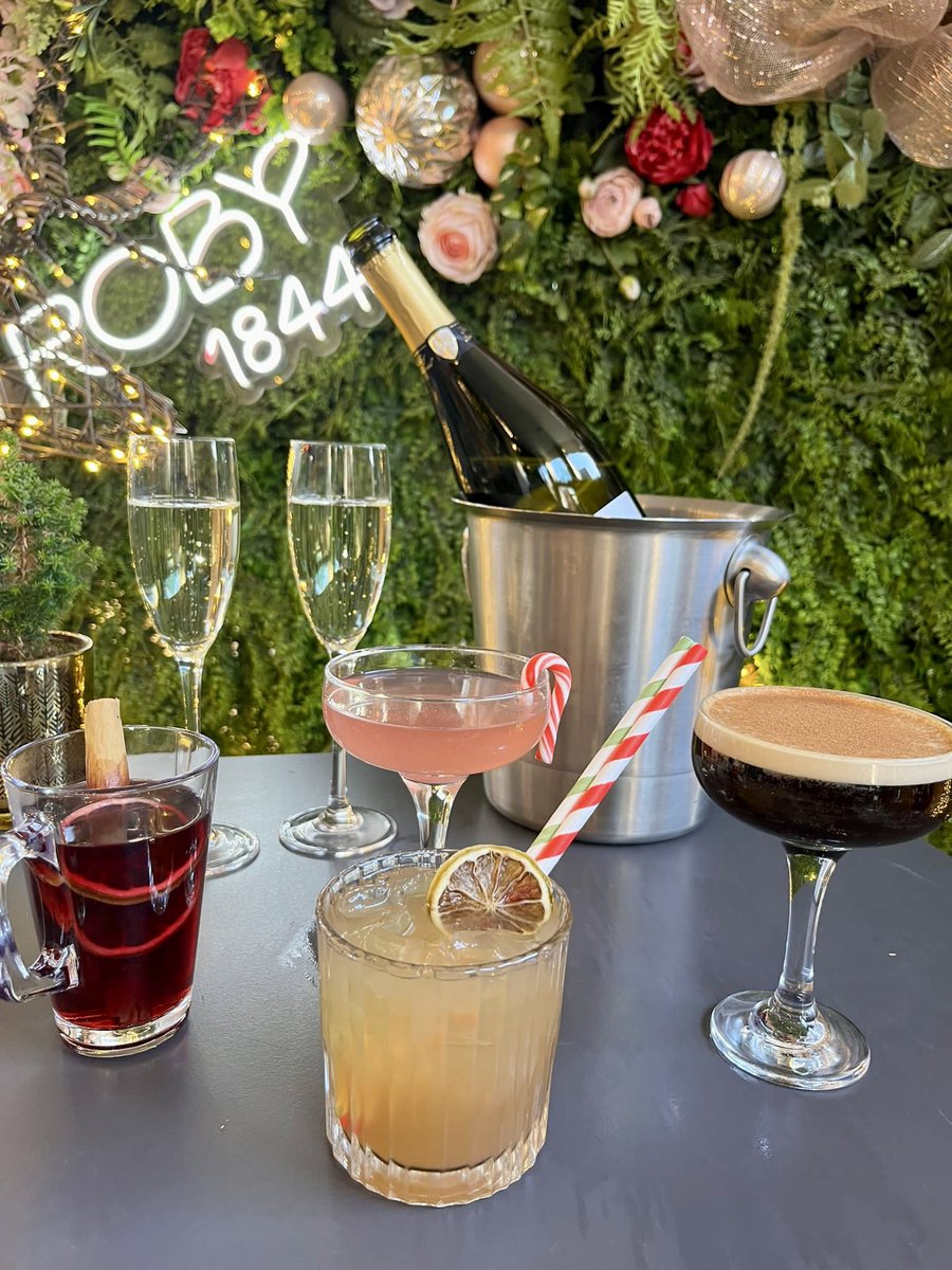 Cheers to Christmas! 🎄 From festive cocktails to Christmas classics, come along to Roby at <a href="/holidayinnmcr/">HI Manchester City</a> and celebrate the festive season with our fabulous bar menu. 🥂 

#roby1844 #roby #manchesteruk #mcruk #manchesterbars #holidayinnmcr #visitmanchester #manchesterchristmas