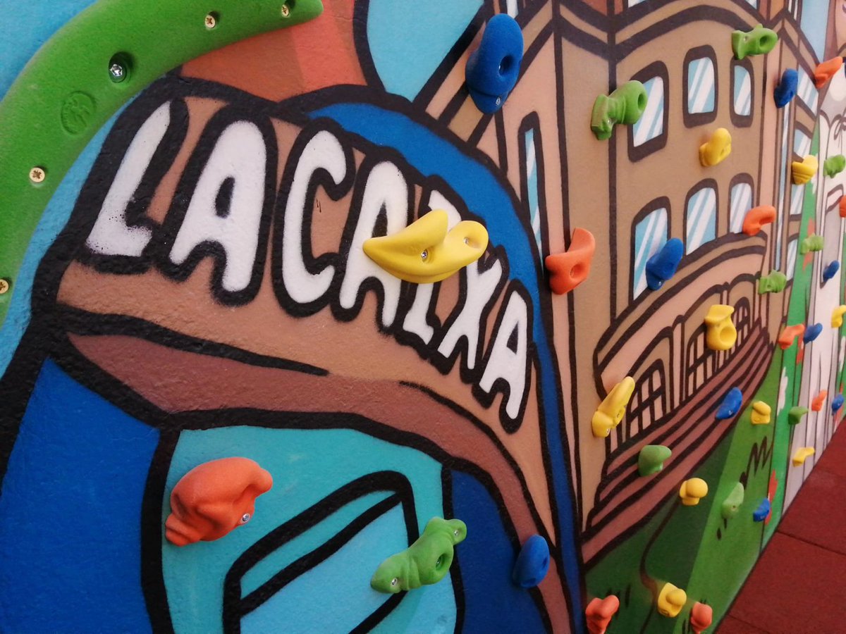 Art i Escalada el que hem crear a <a href="/EscolaCaixa/">Escola La Caixa</a> de Barcelona amb un mural personalitzat amb elements singulars del seu districte de Sant Martí...us agrada?
A nosaltres ens encanta!!😊🎨🧗‍♂️🏫🦎