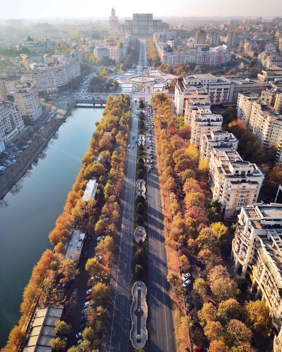 Travel_2Romania's tweet image. Skyline #Bucharest #DâmbovițaRiver #NationalLibrary 
📷Vlad Eftenie
#TraveltoRomânia