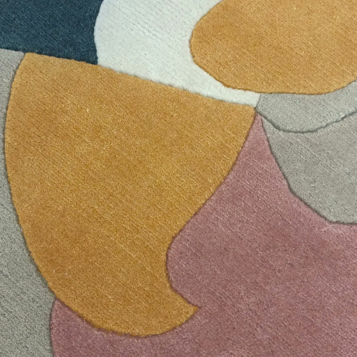 dhruvrugs's tweet photo. PET yarn rugs are available in a variety of styles, colors, and patterns, making it easy to find one that matches your home decor.
#thephenixcarpet #handmadewithlove #flooring #floors #interiordesign #handmade #Carpets #interiordecor #petyarn #BlackFridaySale https://t.co/fM332v8v2C