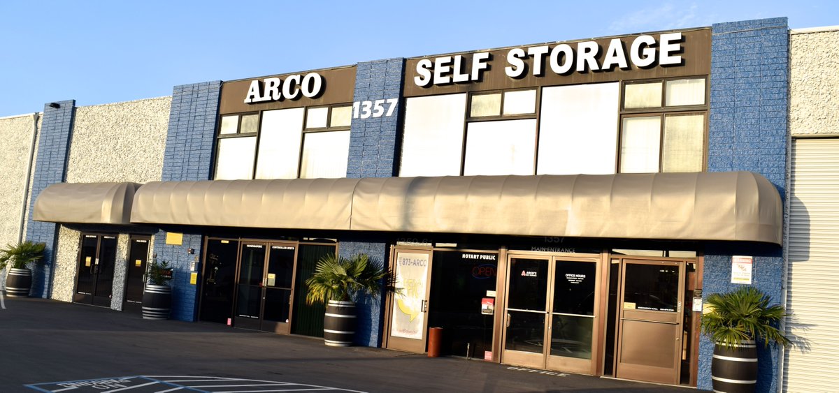ArcosStorage's tweet image. 🎁 Maximize your holiday space! Clear out the clutter and make room for festive decorations with Arco's self-storage solutions Head to your local Arco's Storage facility today or visit our website arcosstorage.com #HolidayStorage #DeclutterJoy