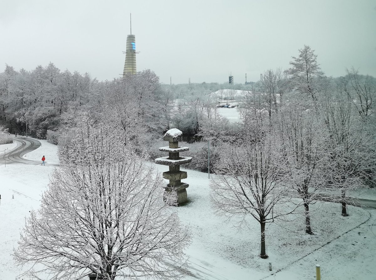 MattNiessner's tweet photo. Our TU Munich campus in Garching just turned into a winter wonderland 🏂🎿🏔️☃️ https://t.co/0POPg9QMZZ