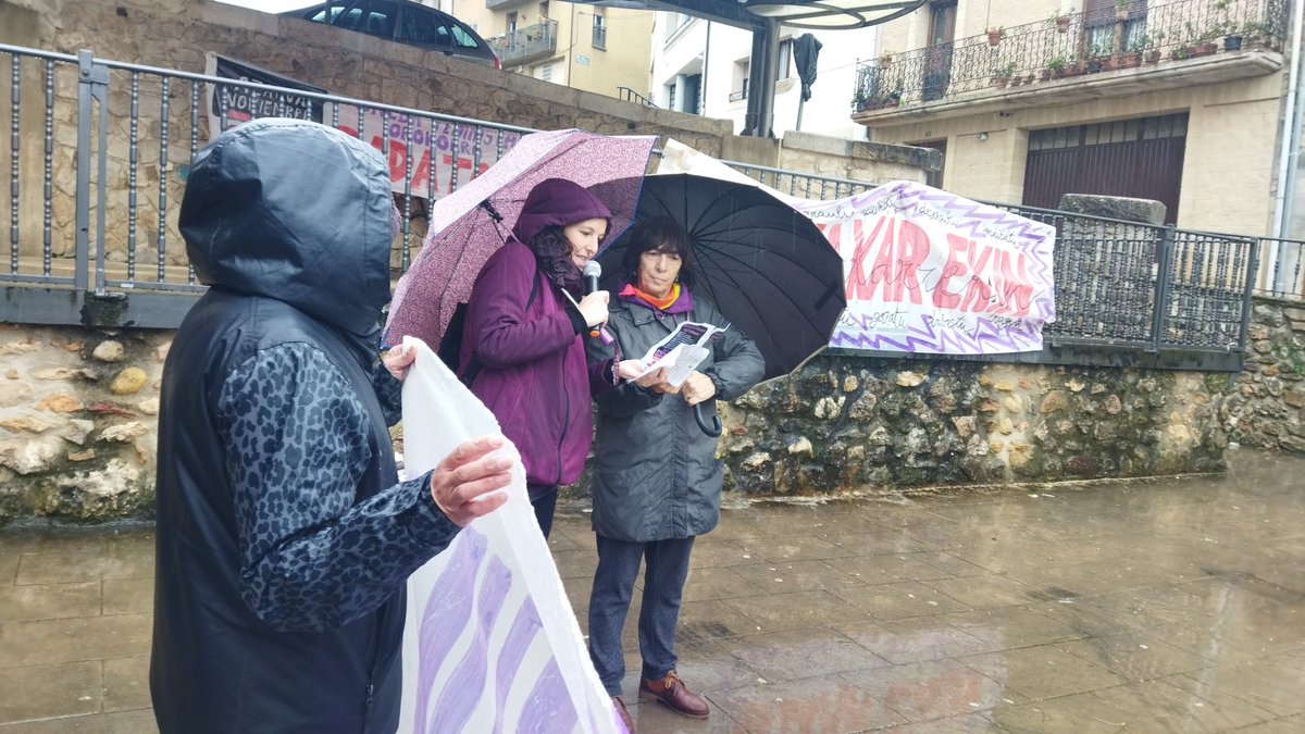 herrekagorri's tweet image. Aldarrikapen propioak irakurtzen, Gaur ez da bukatzen, hasi besterik ez da!
#GrebaFeministaOrokorra
#arabakomendialdea