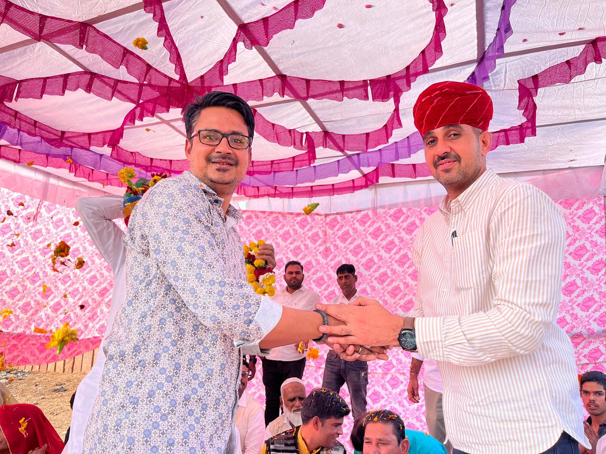 SitaramBinda's tweet photo. #डेगाना 
खिल रहे चेहरे, बढ़ रहा विश्वास,
हम लिखने को आतुर हैं नया इतिहास !!
@AjaysinghKilak 
#SitaramBindaDegana https://t.co/l2FPo7FRa6