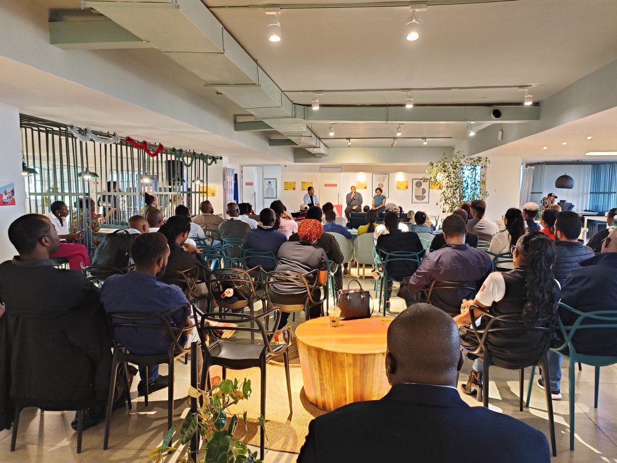 Paul Kimani of WorkPay and Judy Njogu of VunaPay share their entrepreneur journey stories this evening at the ANTLER East Africa space. A great turnout and lots of networking going on. It's my first time here! 

#Kenya #Nairobi #Technology #Startups #Mixers 

@Workpayhq @VunaPay…