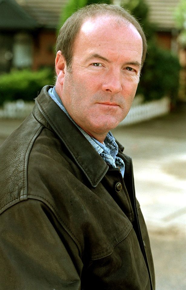 kimnffckim's tweet photo. Everytime I look at my phone today. another celebrity/politician has died ๐ One of my absolute favourites was #JimmyCorkhill from #Brookside Deadpan delivery... On finding a body under the patio, asked who it was
"I don't know! I only shook hands with him"๐คฃ
#RIPDeanSullivan https://t.co/of2BCUmhs4