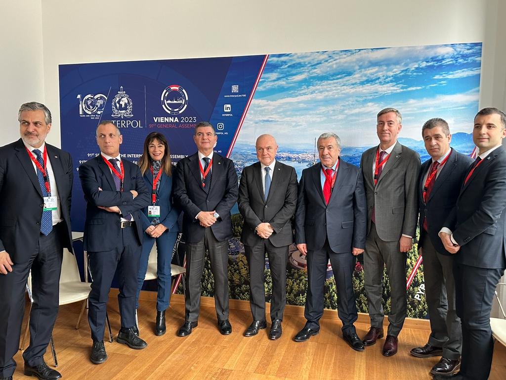 interpoldaire's tweet photo. İtalya heyeti ile ikili polis işbirliği kapsamında görüşme gerçekleştirilmiştir.
🇹🇷🤝🇮🇹
#Italy #Türkiye #interpolga #interpol100 #interpol #interpol_hq https://t.co/0mXbS3v7KI
