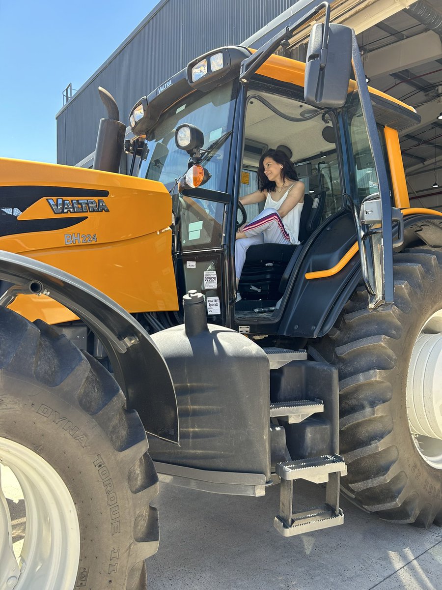 Un día de laburo en <a href="/prbondnews/">BOND</a> para <a href="/ValtraArgentina/">Valtra Challenger Argentina</a> 🚜👩🏽‍🌾