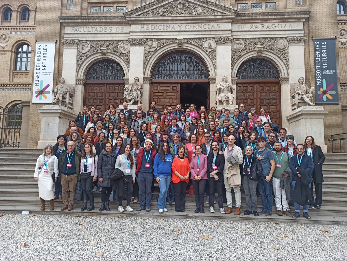 📷 Foto de familia de las #UCCs participantes en el XIII Encuentro #ComCiRed2023 que este año acoge, por primera vez, <a href="/unizar/">Universidad Zaragoza</a>  los días 30 de noviembre y 1 de diciembre

Un evento organizado por <a href="/FECYT_Ciencia/">FECYT</a> y <a href="/CienciaGob/">Ministerio de Ciencia, Innovación y Universidades</a>

Seguimos aprendiendo y poniendo en valor la #ciencia