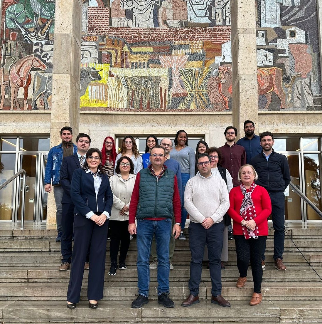 New <a href="/383Fqm/">NANOVAL Research Group</a> group photo!
10 nationalities!!🇮🇹🇪🇸🇪🇨🇫🇷🇮🇳🇨🇺🇷🇴🇵🇰🇹🇳🇺🇦 and more coming soon. What a pleasure to break the borders with science! 🤝🤝