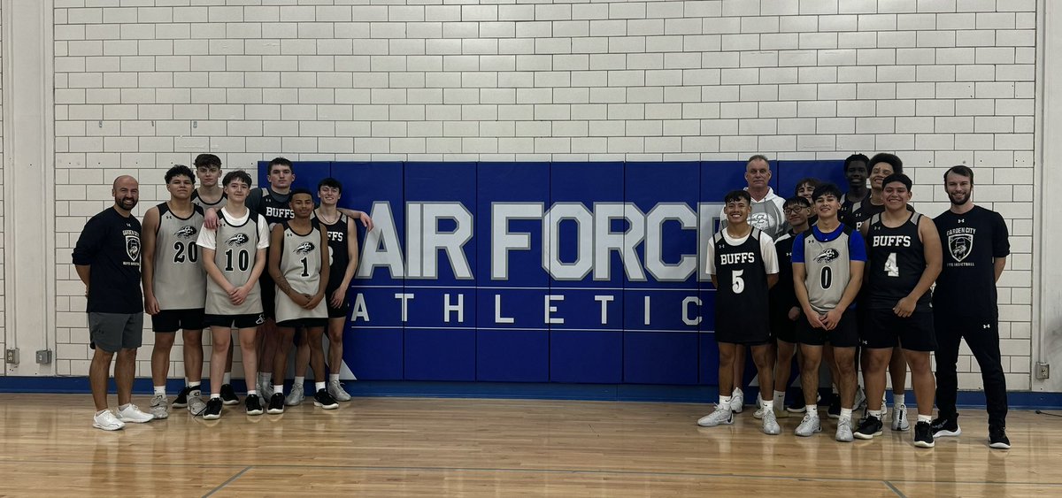 GCHSmensbball's tweet image. Thank you to @AF_Falcons for hosting our practice last night!