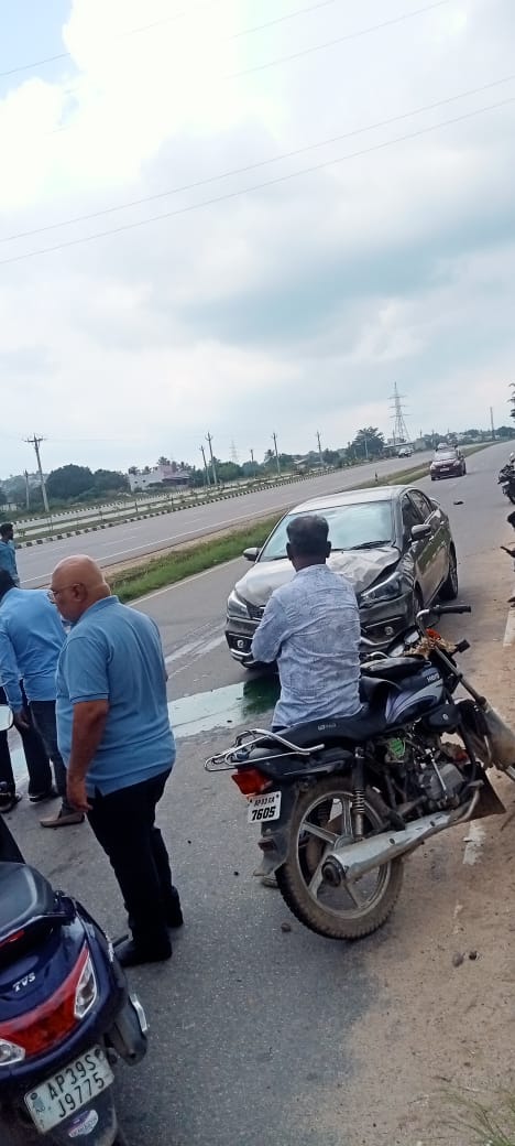 kirankumaar's tweet photo. Caution to drivers on #Bengaluru-#Chittoor-#Tirupathi highway! Beware of a local gang staging accidents on HCV/LCV vehicles,demanding payment. Local police may not be of help. Stay vigilant,consider having a dashcam in your car. This happened to a close friend #RoadSafety https://t.co/n3zU3vJEyx