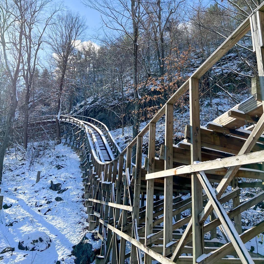 Lake Compounce tweet media