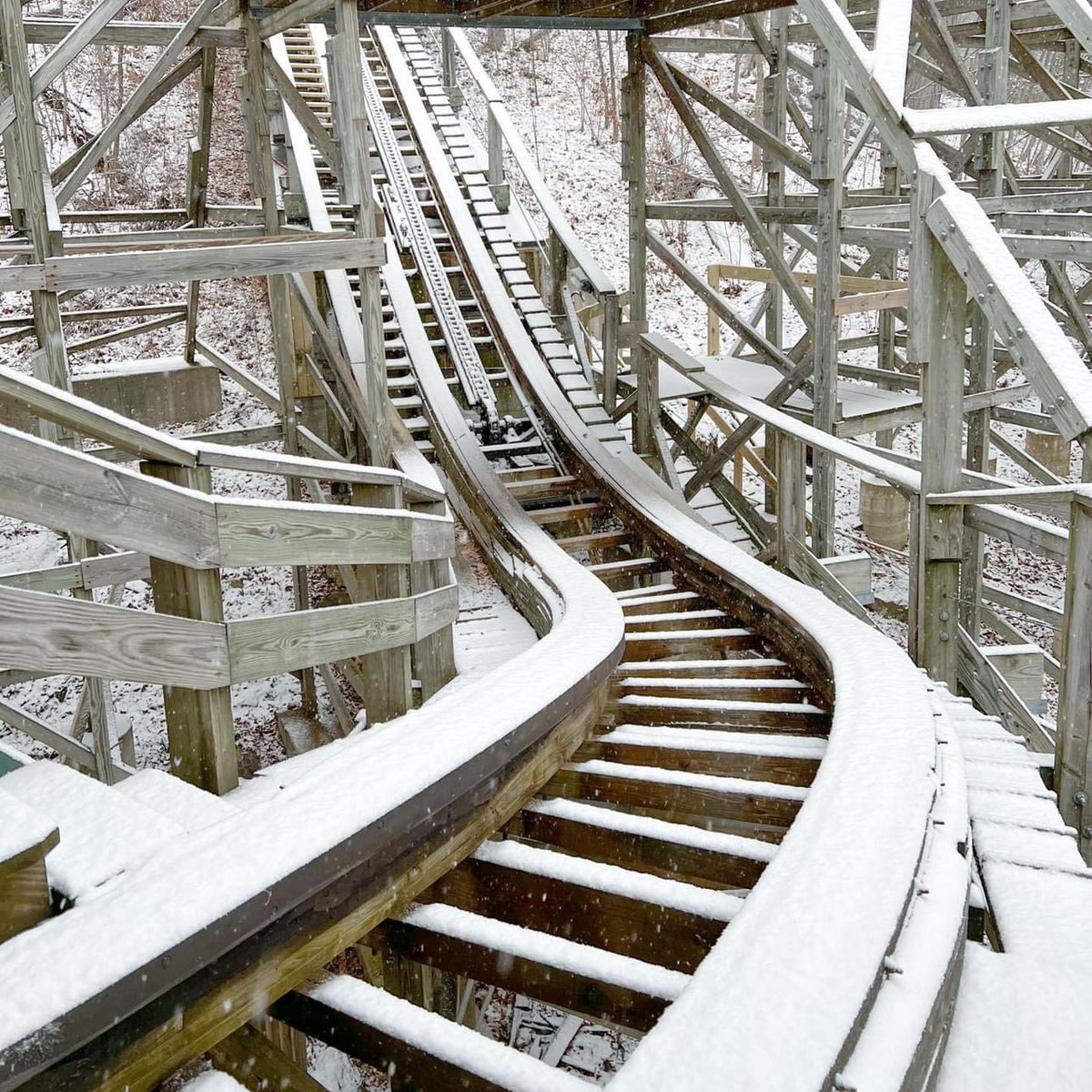 Dashing through the snow to Cyber Week Deals! 🎵🎢 Level up to a Silver Season Pass for the price of Bronze to enjoy 3 FREE friend tickets &amp; unlimited Boulder Dash rides.