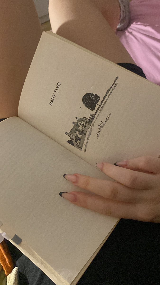 Terentos06's tweet photo. Please help … i can’t stop reading , i am too obsessed 
#obsessed #reading #gripping https://t.co/JVgMukVj43