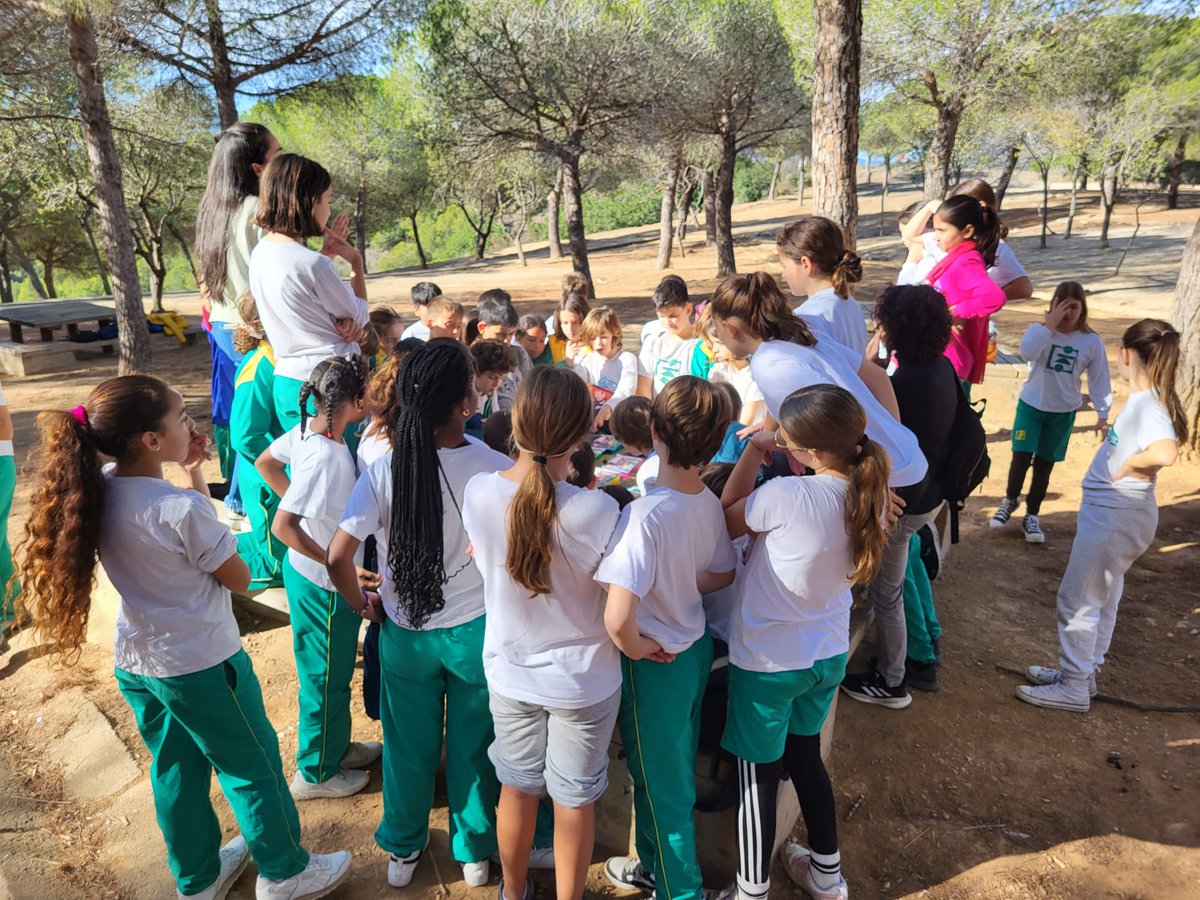 Avui l'alumnat de 5è hem fet un joc de pistes a la Serra de Collserola