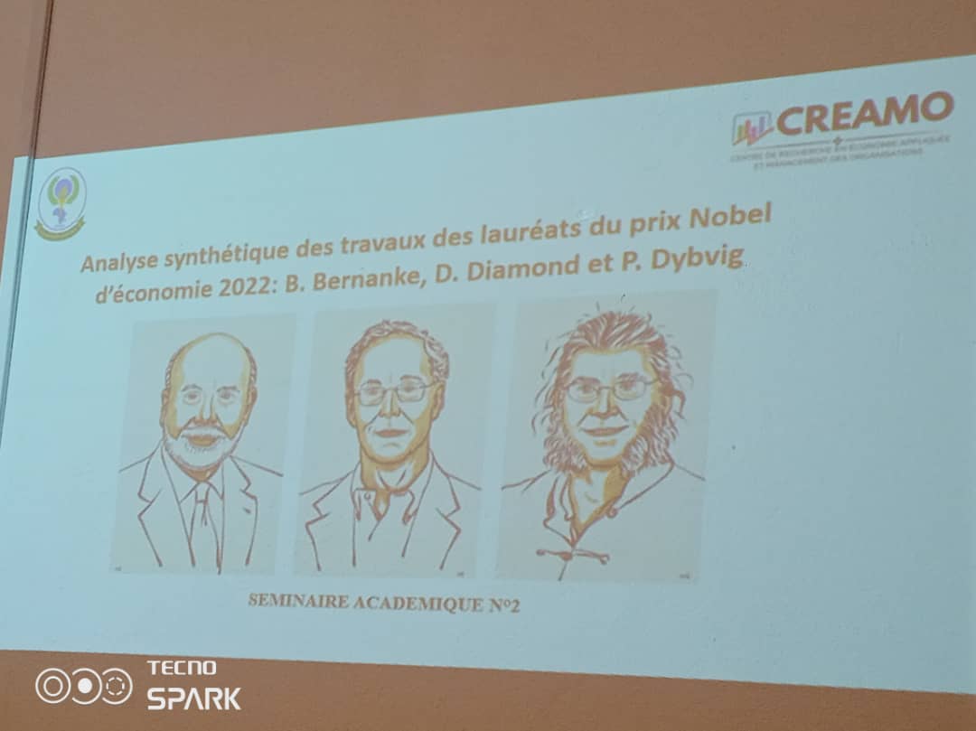 KoffiSodokin's tweet photo. 📢 Le #CREAMO (https://t.co/Ldt6TIVYZJ) a organisé son 2ème séminaire de l'année académique 2023-2024 le 29/11/2023. Un focus sur des recherches économiques innovantes 📊:
1️⃣ Dr. AUEY a détaillé une analyse des lauréats du Prix Nobel d'Économie 2022. 2️⃣ M. Kuessi a exploré la compétition et l'efficacité bancaire dans l'UEMOA, sur la base de son papier récent (https://t.co/zmPammkFMK). 3️⃣ Dr. Serge Ky ( de l'Université de Ouahigouya du Burkina Faso https://t.co/B4OY2pU23B) a présenté les résultats d'une étude randomisée sur l'impact de l'adoption du mobile money sur la formalisation des microentreprises au Burkina Faso.
🔗 Plus d'infos: https://t.co/Ldt6TIVYZJ
#Economie #Recherche #Innovation