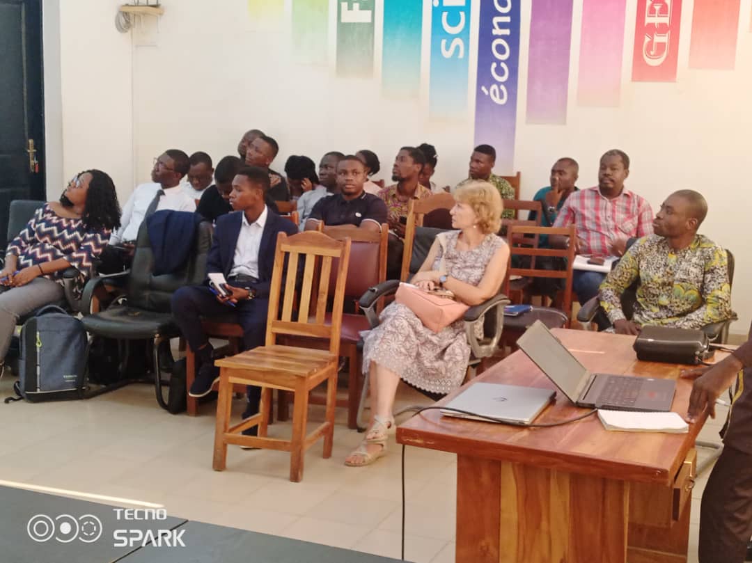 KoffiSodokin's tweet photo. 📢 Le #CREAMO (https://t.co/Ldt6TIVYZJ) a organisé son 2ème séminaire de l'année académique 2023-2024 le 29/11/2023. Un focus sur des recherches économiques innovantes 📊:
1️⃣ Dr. AUEY a détaillé une analyse des lauréats du Prix Nobel d'Économie 2022. 2️⃣ M. Kuessi a exploré la compétition et l'efficacité bancaire dans l'UEMOA, sur la base de son papier récent (https://t.co/zmPammkFMK). 3️⃣ Dr. Serge Ky ( de l'Université de Ouahigouya du Burkina Faso https://t.co/B4OY2pU23B) a présenté les résultats d'une étude randomisée sur l'impact de l'adoption du mobile money sur la formalisation des microentreprises au Burkina Faso.
🔗 Plus d'infos: https://t.co/Ldt6TIVYZJ
#Economie #Recherche #Innovation