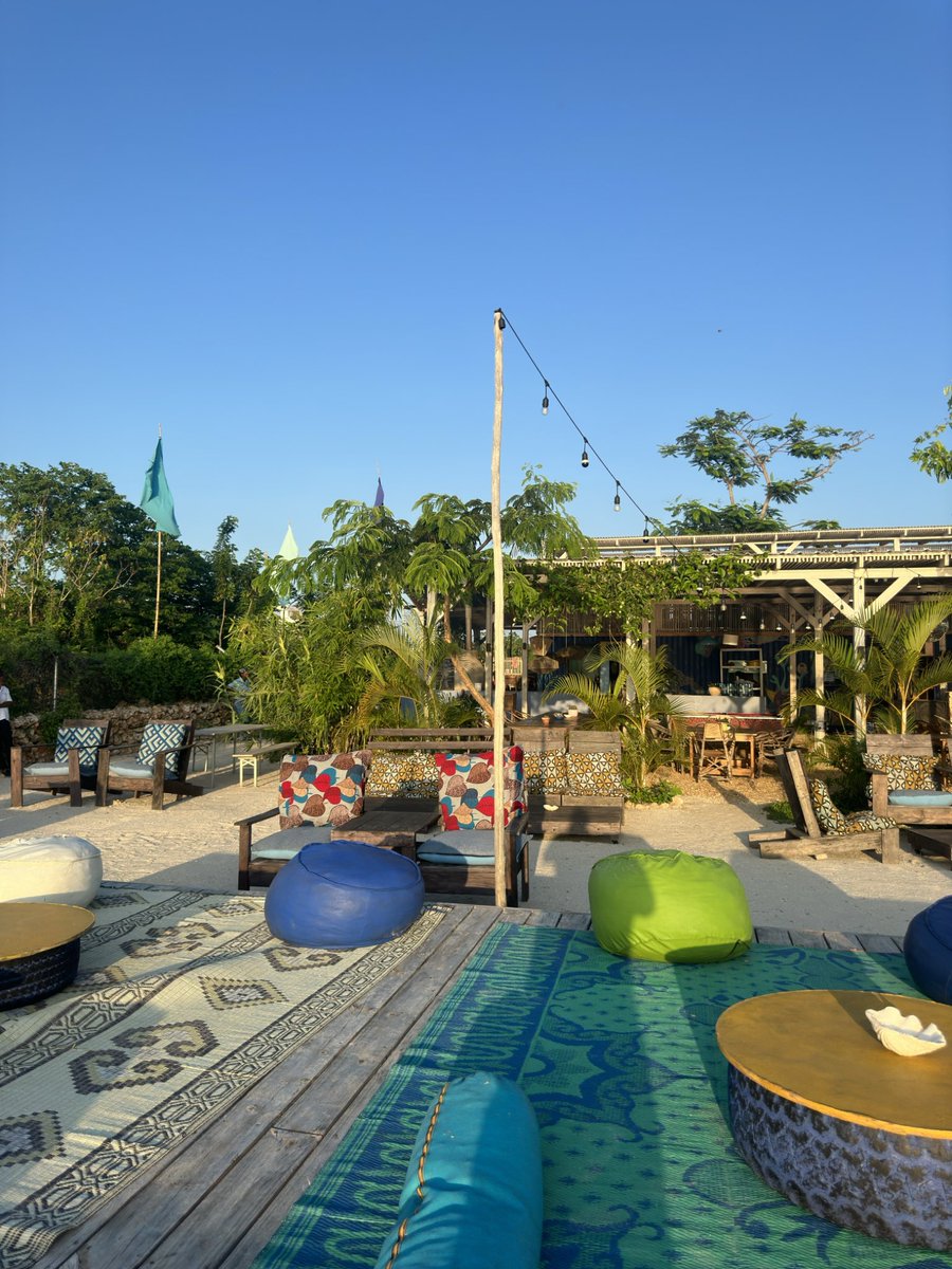 daktarimtalii's tweet photo. Life at @FumbaTown 😊.
I am happy to host @Fredtender .
#Zanzibar #Zanziholics #TenderBank https://t.co/SgBOCP6Ttm