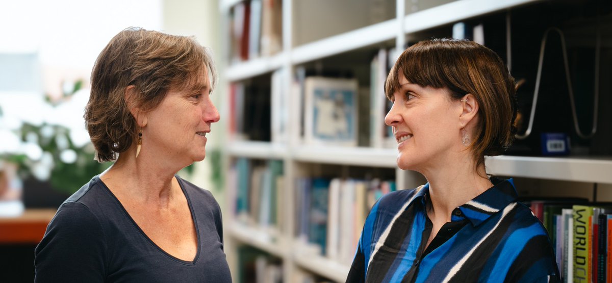 Een op de zeven personen met hiv vertelt hun status aan niemand. Zo ook UGent’er Laurence Hendrickx. Ze hield het 15 jaar lang geheim, maar brengt nu haar verhaal samen met <a href="/c_ramont/">Christophe Ramont</a> in de podcast Positief. <a href="/ugent_fge/">UGent Geneeskunde & Gezondheidswetenschappen</a> <a href="/radio1be/">Radio 1</a>  

Lees meer op durfdenken.be/nl/onderzoek-e…