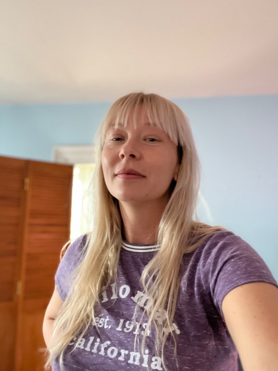 Przegaa's tweet image. Sporo osób uroni dziś łzę wzruszenia, że mały, słodki ChatGPT skończył roczek ;)
A ja wczoraj mialam z nim dluga rozmowe na tematy medyczne, na którą - obawiam się - najlepszy lekarz nie miałby ani czasu ani cierpliwości. I myślę sobie, że jeśli w miare sensownie ułożymy (rowniez…