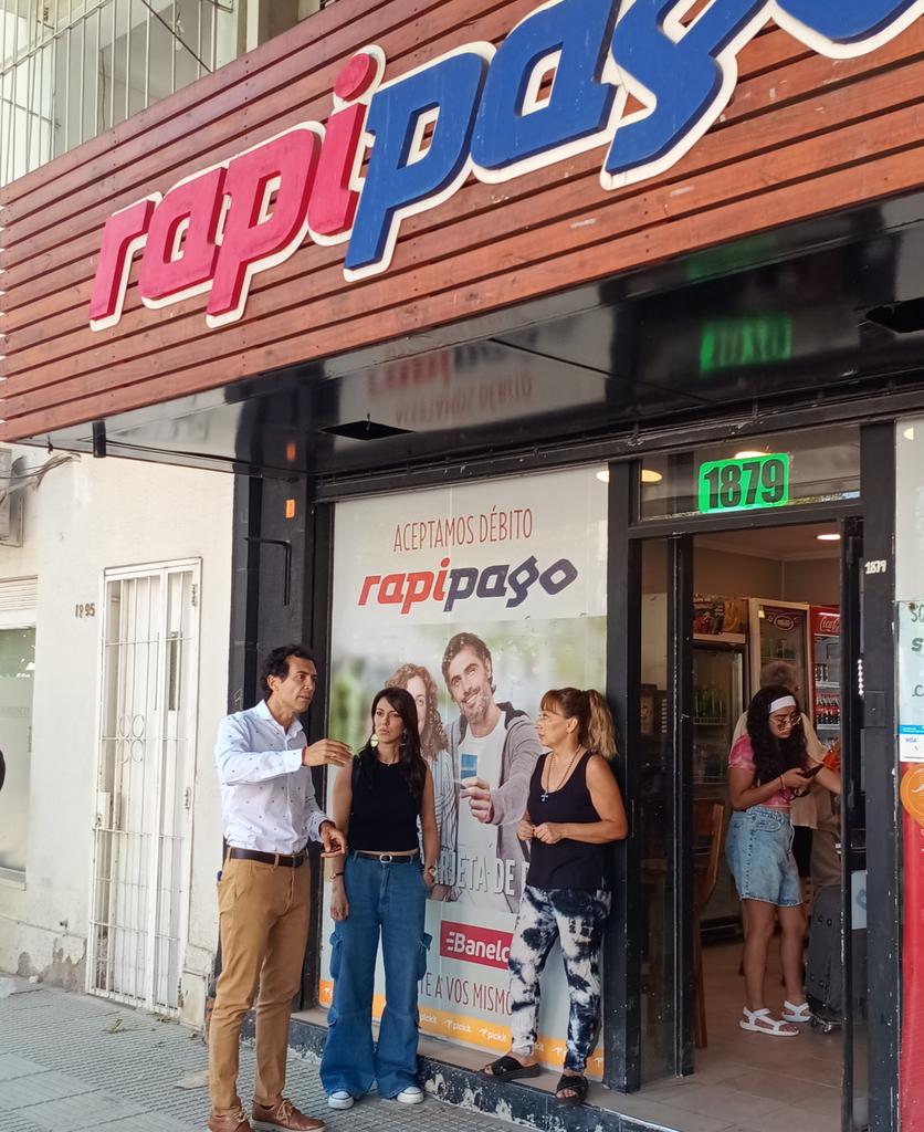 DiegoCoronelMDZ's tweet photo. Visitamos a los comerciantes de la calle San Martín, en esta oportunidad buscamos conocer sus opiniones sobre los avances de los trabajos.

@MuniGodoyCruz #ObrasGC https://t.co/62jUvYUCzl