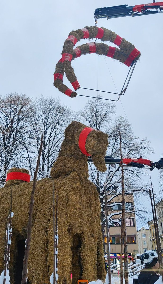 Gavlebocken's tweet image. A king needs his crown. It feels good to be bock. 👑