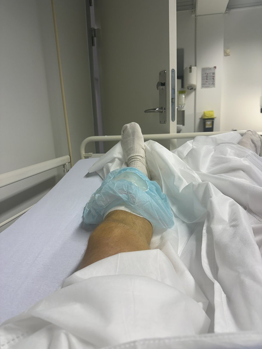 Went in for surgery today to stitch up a muscle hernia in my leg, and everything went perfectly well! 😇 

Now begins the long recovery, but I’m just hoping I’ll be able to run again next year 💪🏃‍♂️