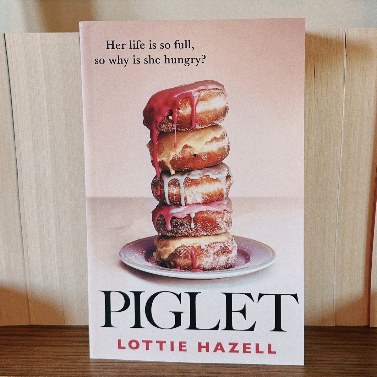 huge thanks to <a href="/izzieghaffari/">Izzie</a> / <a href="/DoubledayUK/">Doubleday Books</a> for my advance copy of #Piglet 🐷

coming 25th january, I think this is gunna be a good one 👀