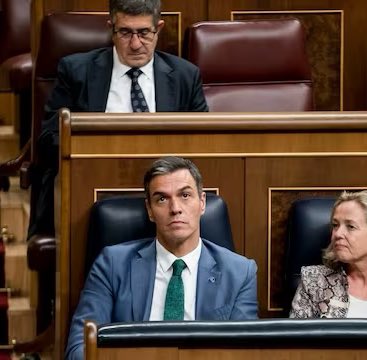 eduardomenoni's tweet photo. 🚨| ÚLTIMA HORA: España ya es el país más pobre de la Unión Europea junto a Rumania y Bulgaria. El socialista Pedro Sánchez ha destruido la economía del país. 🇪🇸 ¿Debería ser expulsado del cargo este zurdo empobrecedor? https://t.co/XYhhYwY9YU