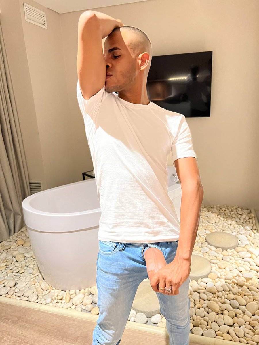JeraldineL58293's tweet photo. Only RT if you can bottom for me🤫😈 https://t.co/yDscclrSaS