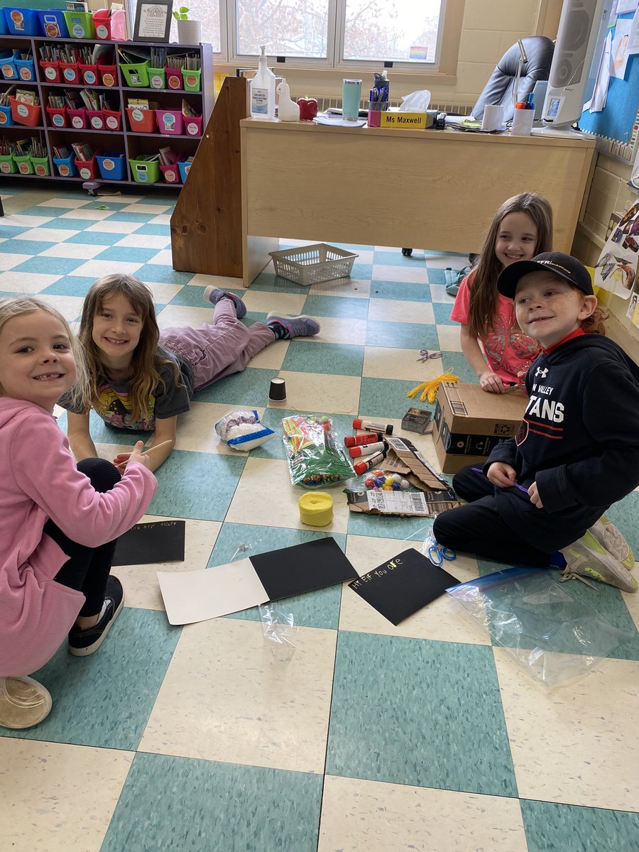 Ms. Maxwell tweet media