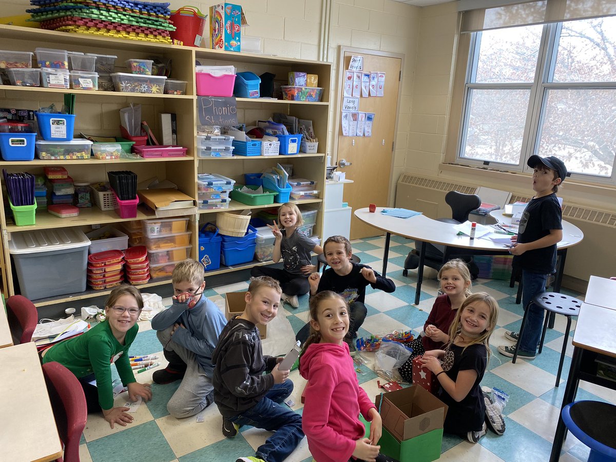 Ms. Maxwell tweet media