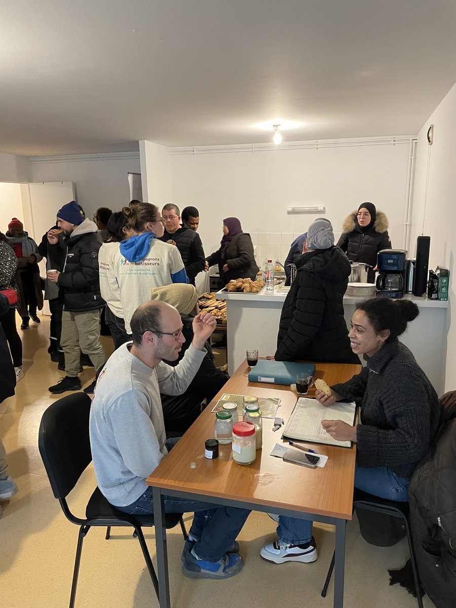 LMH_officiel's tweet photo. ♻️C'est en ce sens que se sont tenus deux temps forts de #sensibilisation sur les #écogestes : comprendre ses factures, adapter son abonnement, réduire ses consommations... Des stands étaient dressés dans une ambiance conviviale afin d'accueillir les locataires venus nombreux ! https://t.co/ZiRpscKVgq