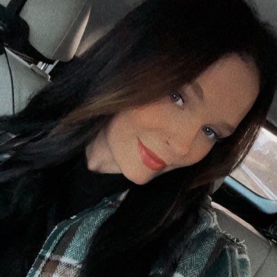 HannaLogsdon's tweet photo. #NewProfilePic https://t.co/TNBlPpYh1c