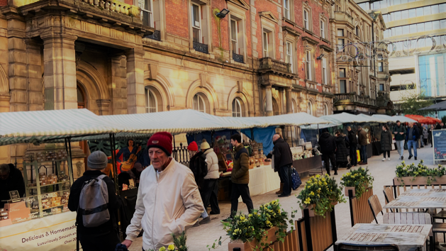 Looking for an original gift this Christmas? Head down to the Artsmix Market located on Albion Place this Saturday. Artsmix is open 10:00 – 18:30 every Saturday until Christmas. Experience this alternative and totally original ‘pop-up’ shopping experience in the heart of Leeds