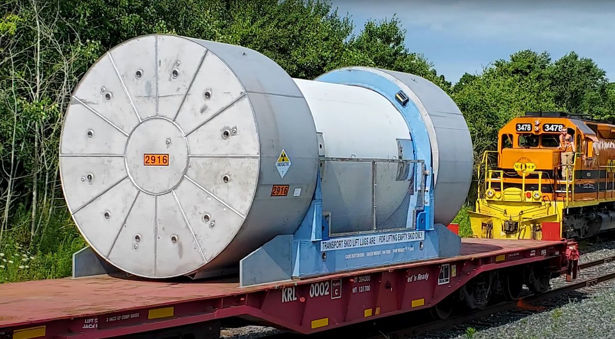 Orano_usa's tweet photo. @RoseMon25111349 @amanda_bachmann @EnergySolutions ... and chiming in with an example of rail transport of decommissioning #nuclearwaste from #DecomVY using the #MP197HB cask--all transport modes carefully selected and approved by multiple oversight government agencies. #safetyfirst https://t.co/nSotWp5fse