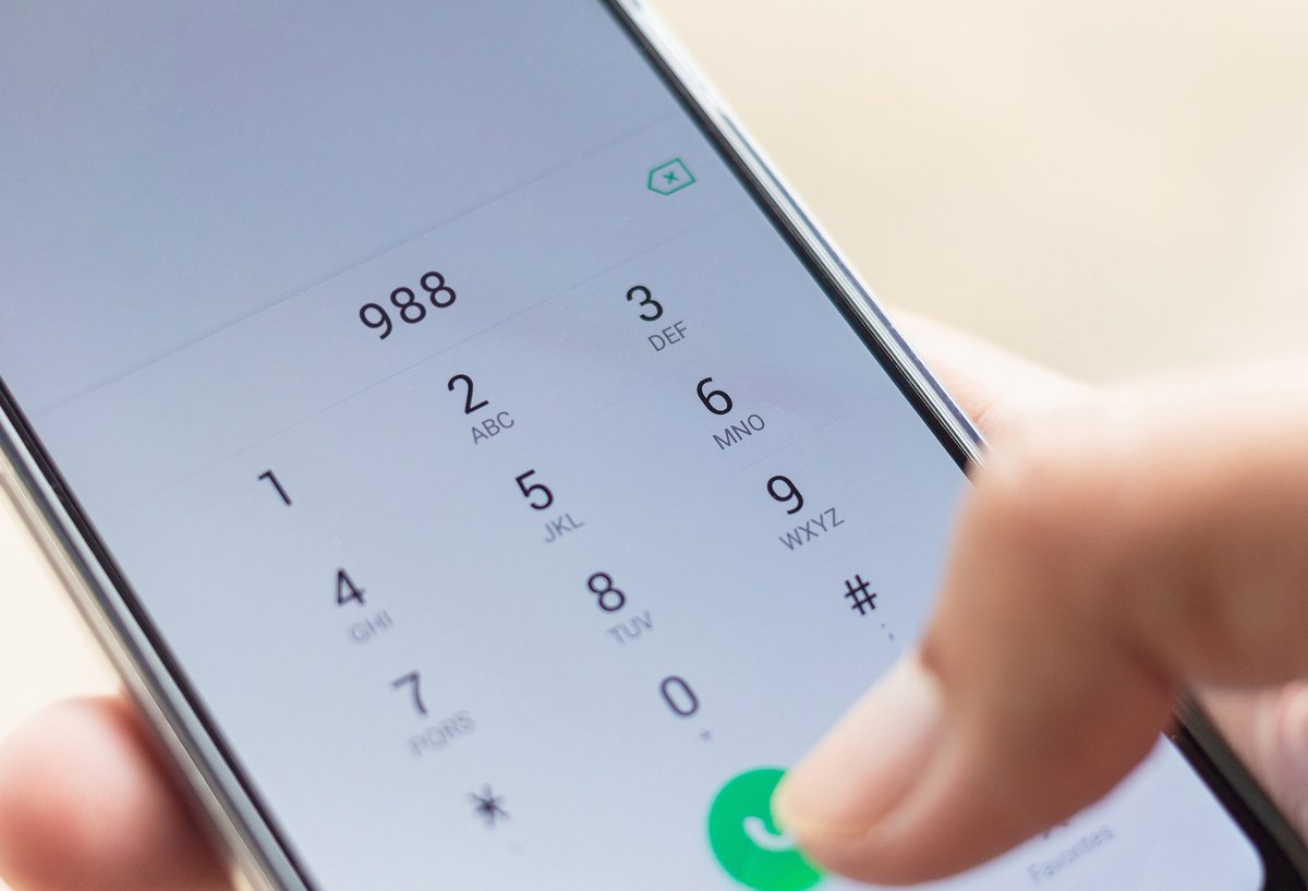 9-8-8 is launching today 🇨🇦! People in Canada struggling with mental health challenges can call/text 9-8-8 for free, immediate, confidential, bilingual suicide prevention support when they need it most.
More: 988.ca (1/3)