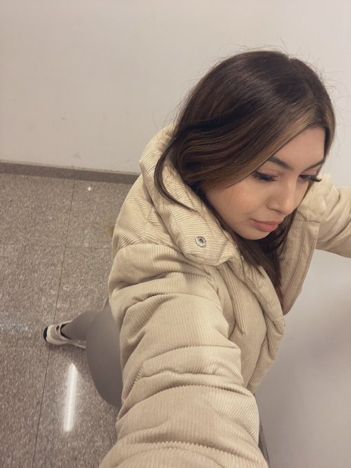 Say Hi or you won&rsquo;t get my booty for Christmas https://t.co/PIT6OvLini