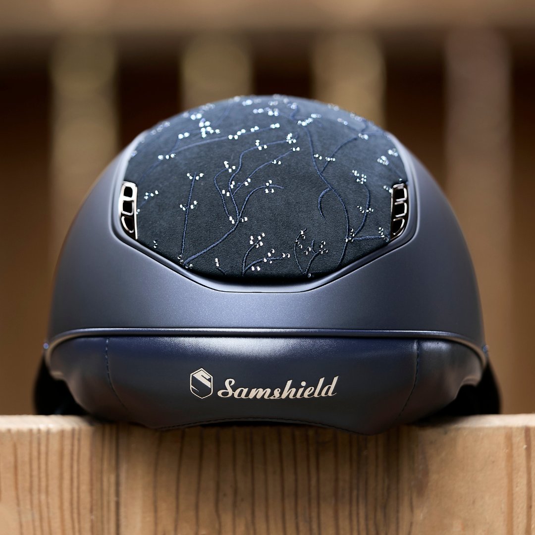 The most elegant and feminine helmet 🌸 

The NEW Miss Shield V2 Samshield looks absolutely exquisite with the Crystal Leaf top and band.

Combining ultimate feminine style and safety - Discover the V2 Miss Shield now!

#Equestrian #Equiport #Samshield #EquestrianStyle