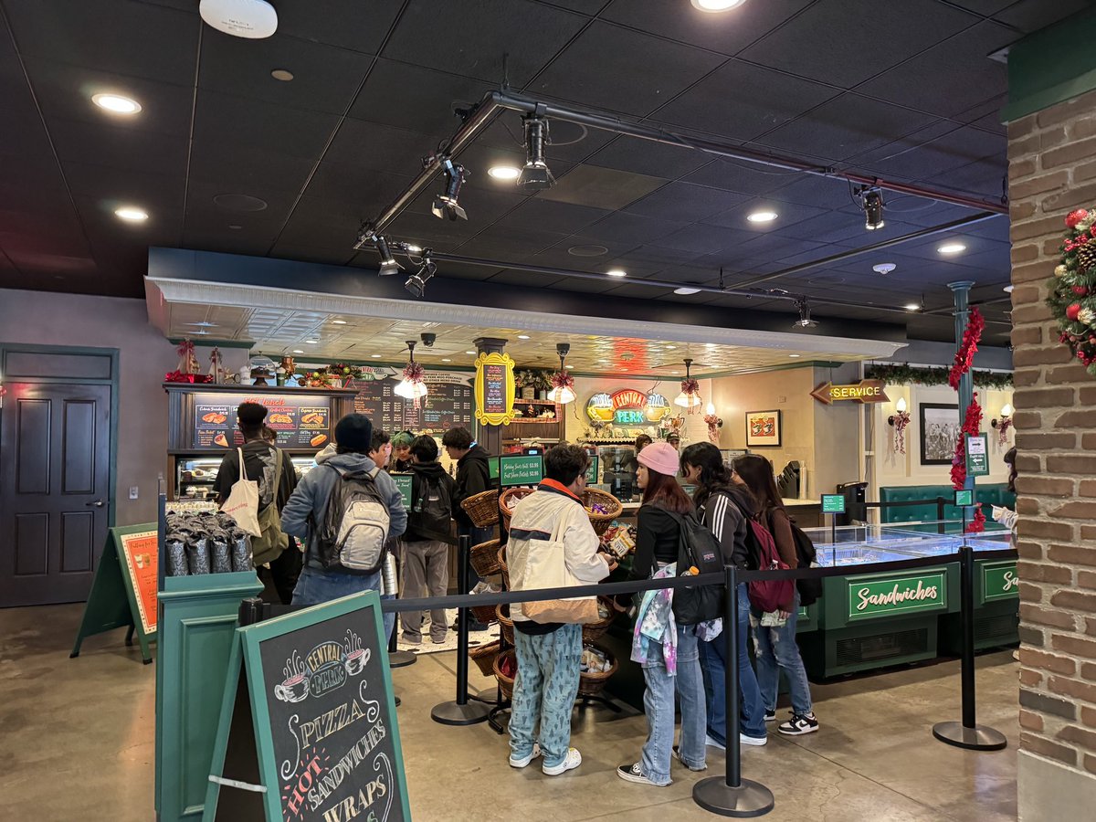 CTE_LLearningLA's tweet image. Students from Bernstein High School Cinematic Arts/Creative Tech Magnet’s #CTE #LinkedLearning Video Production pathway visited @warnerbrosstudios. @LASchools @linked_learning