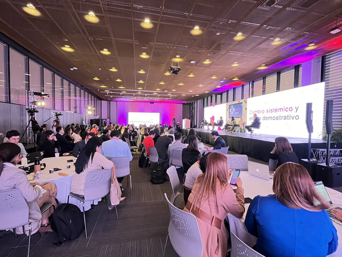 Hoy cerrando @SIBs_CO desde <a href="/IDB_Lab/">IDB Lab</a> de la mano de <a href="/SuizaColombia/">Embajada de Suiza en Colombia</a> y <a href="/fundcorona/">Fundación Corona</a> con Ramiro López-Ghio Rep de <a href="/el_BID/">Banco Interamericano de Desarrollo</a> en Colombia y el “para quien” del programa: Maritza, quien en menos de 3 meses desde su inscripción logró un empleo formal con <a href="/ArchiesCO/">Archies</a> donde lleva 13 meses!