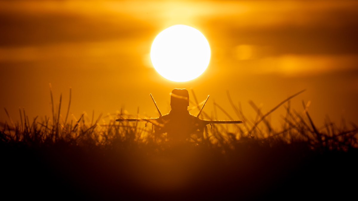 A frosty sunrise @RAF_Marham this morning. Photos by Cpl Mayfield