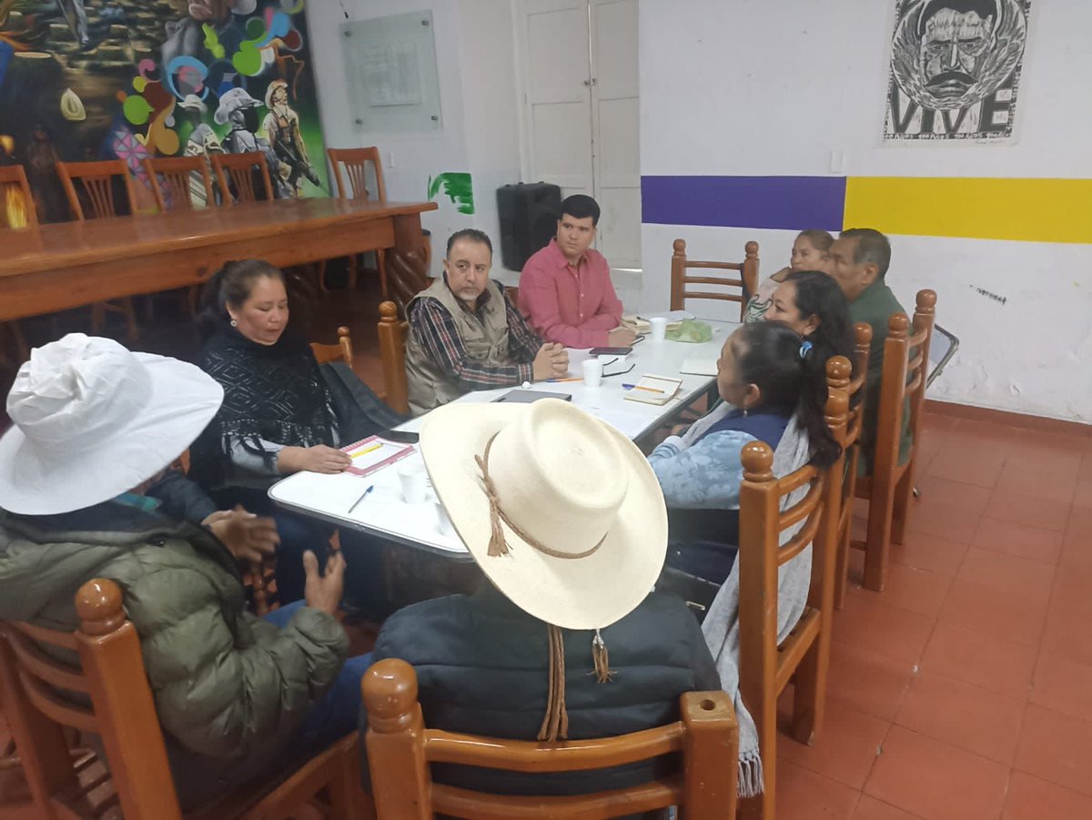 CEDHMichoacan's tweet photo. Personal de la Unidad de Atención a Personas Desaparecidas, se reunió con autoridades del Concejo Mayor de Cherán y de la Comisión de Búsqueda de Personas del estado de Michoacán, así como con familiares de personas desaparecidas. #CEDHContigo #CEDHMichoacán https://t.co/AVxoGiKkw9