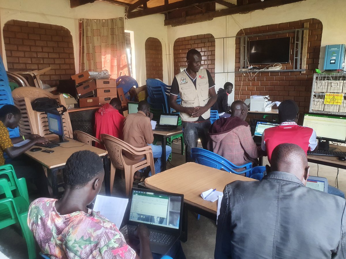 YftcUganda's tweet photo. Every day I see my trainees struggling to catch up with learning and familiarizing with the digital tech tools, it inspires me to Share my skills & knowledge with them, says Tonny Isaac, our proud ICT trainer.
#ICT4SocialChange #ict4dev https://t.co/AFZlLoldRX