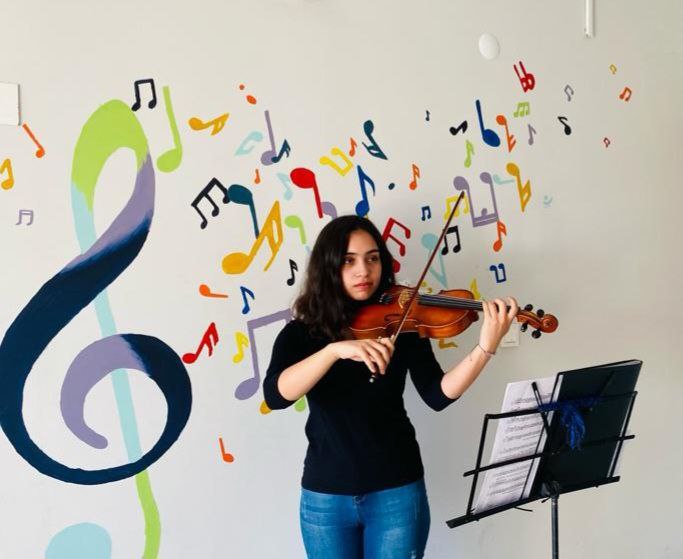 GSB_AydinGM's tweet image. Ortaklar Genç Ofisimizde, hafta içi her gün keman egitimi devam ediyor. Gençlerimiz  1. konum egzersizleriyle keman eğitimlerini sürdürüyor. 🎻 #GençOfis #Keman #GençlikMerkezleri