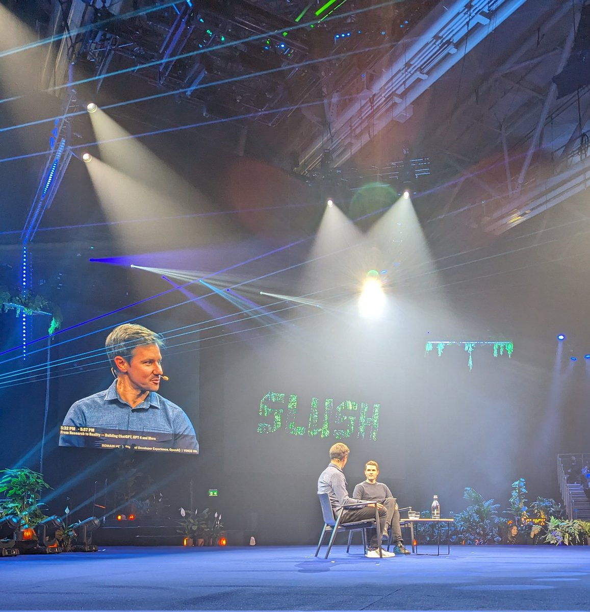 Packed hall at #Slush2023 in Helsinki. All spotlight on OpenAI.

@romainhuet in a chat with Thrive Capital's Vince Hankes.
