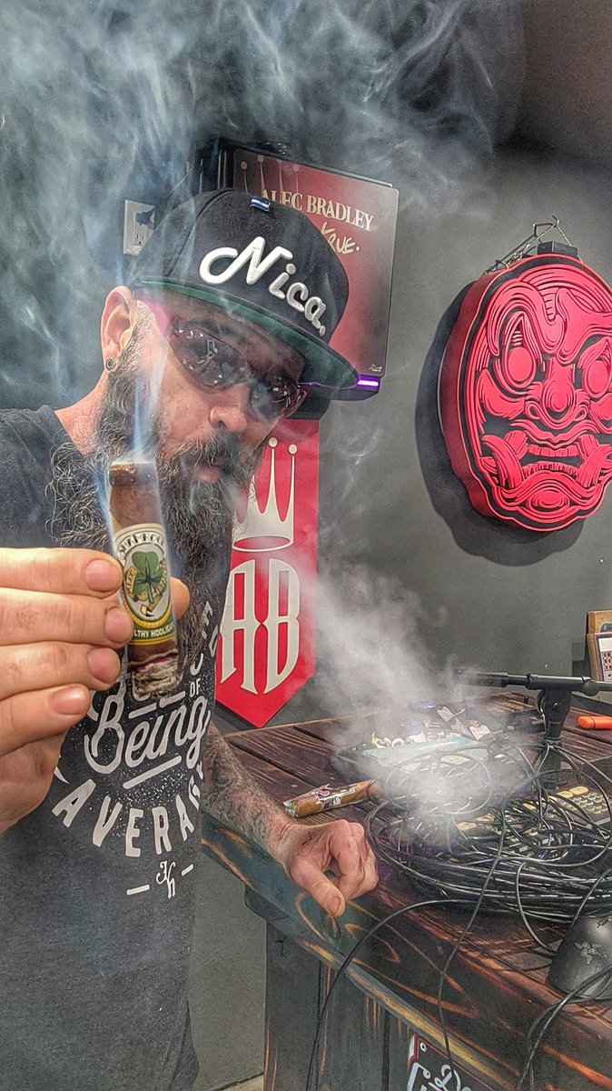 cigarprop's tweet photo. I don't throw any cable away.
Hell, I think I still have my umbilical cord.
This @alecbradley Filthy Hooligan is definitely making my morning more less frustrating.
#alecbradleycigars #alecbradley #filthyhooligan
Lid by @HerenciaTO https://t.co/b61de4XSCU